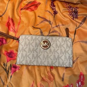 Used White Michael Kors Wristlet